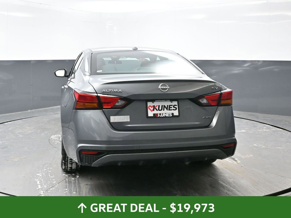 Used 2024 Nissan Altima 2.5 SV image 14
