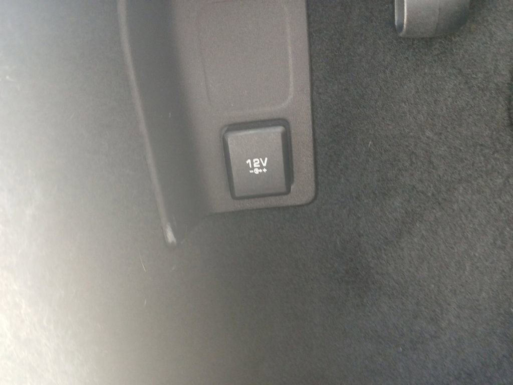 Used 2020 Jaguar E-PACE SE image 20