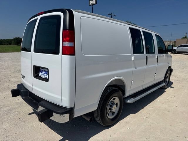 Used 2025 Chevrolet Express 2500 w/ Driver Convenience Package RWD image 4