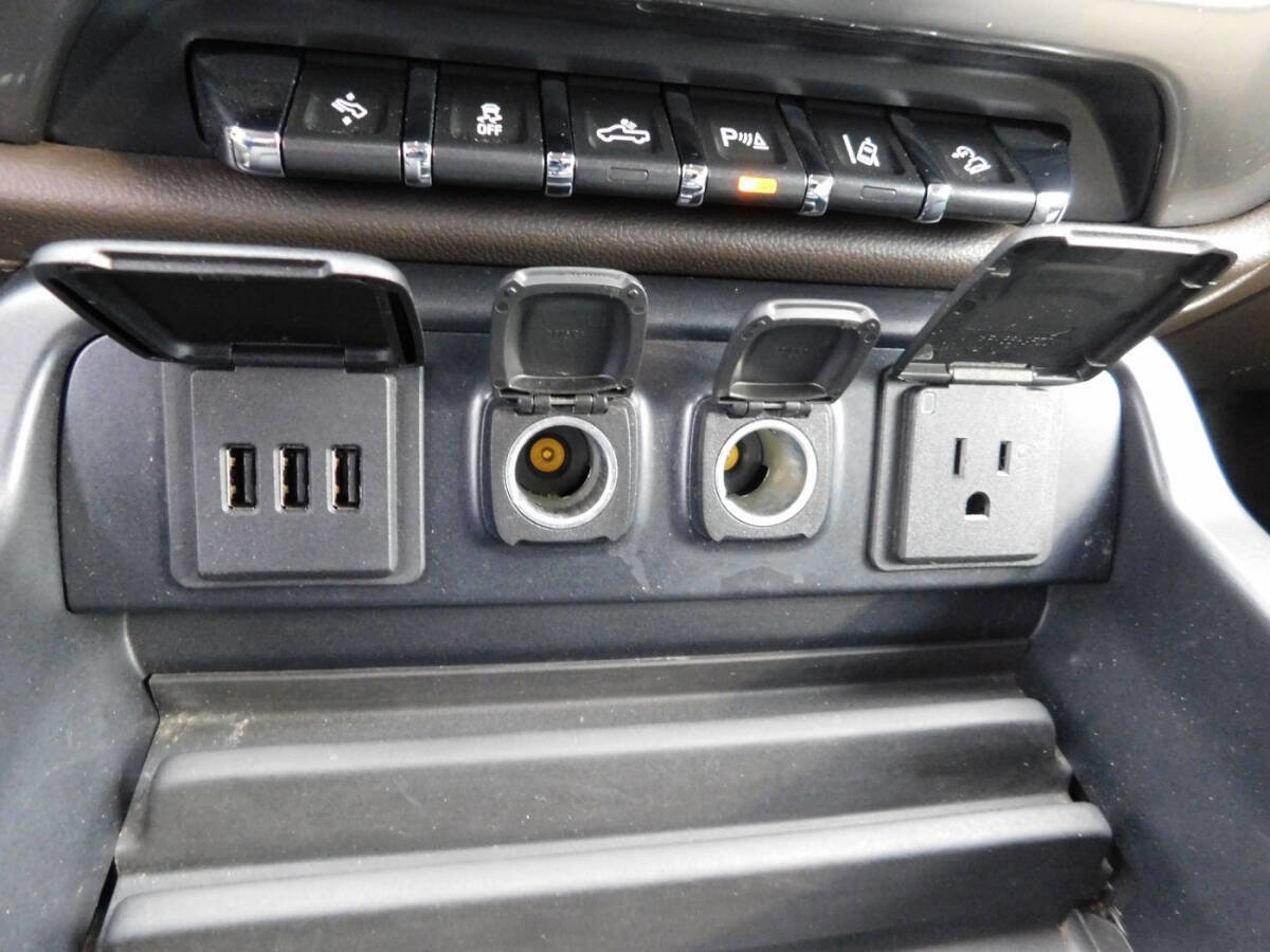 Used 2015 Chevrolet Silverado 1500 LTZ Z71 w/ LTZ Plus Package image 12