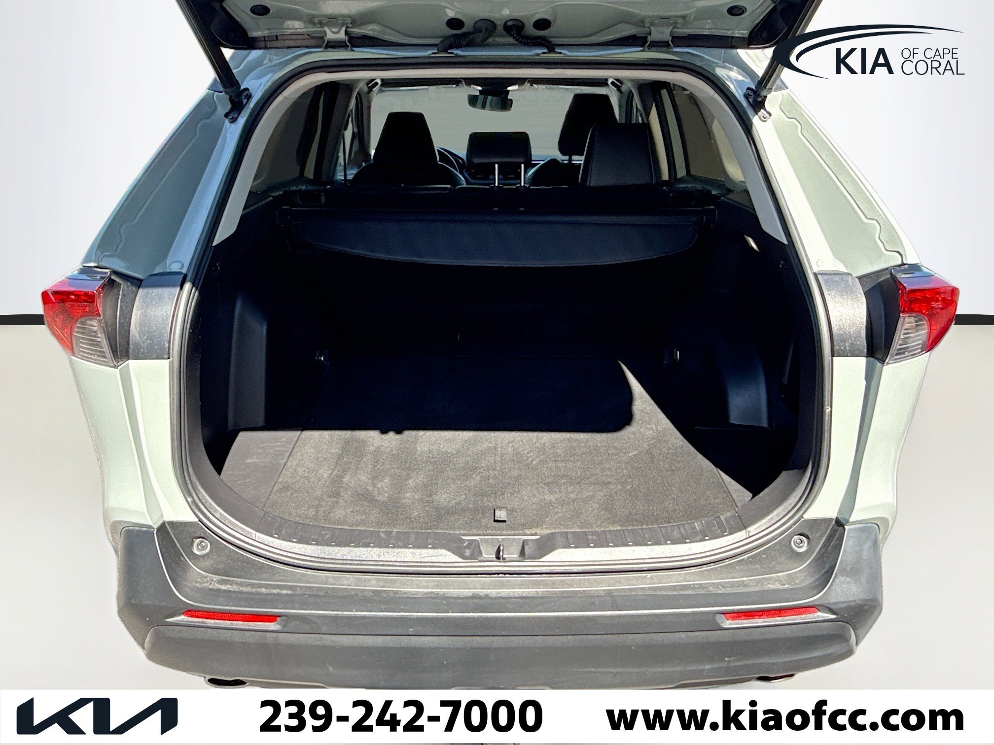 Used 2022 Toyota RAV4 XLE Premium image 12