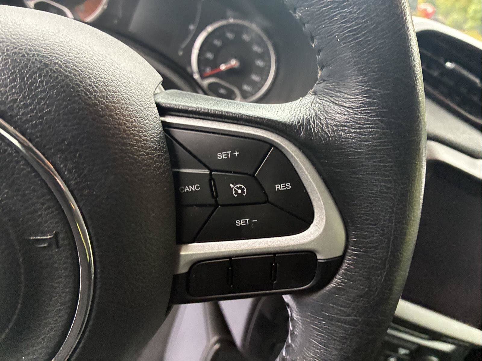 Used 2023 Jeep Renegade Latitude w/ Premium Group AWD/4WD image 20