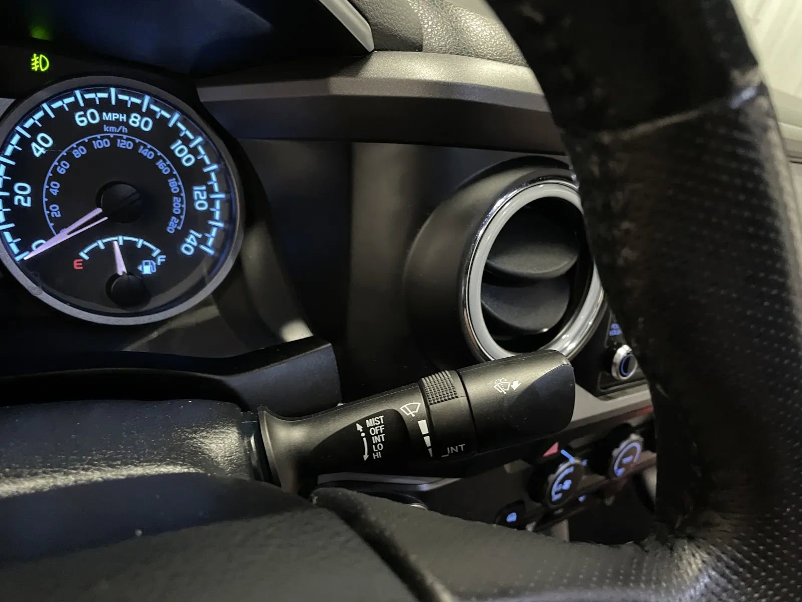 Used 2020 Toyota Tacoma TRD Sport w/ Technology Package image 26