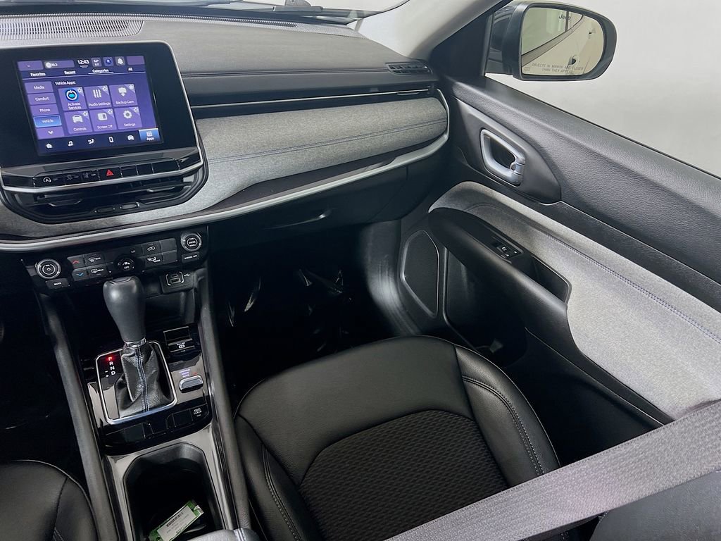 Used 2022 Jeep Compass Latitude image 21