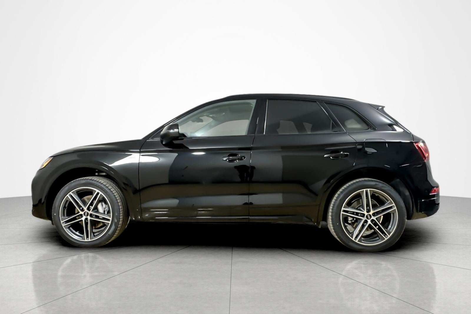 Used 2023 Audi Q5 e Premium Plus w/ Premium Plus Package AWD/4WD image 2