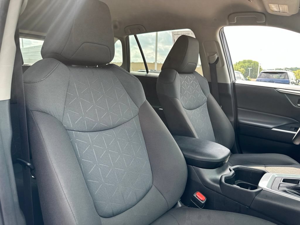 Used 2025 Toyota RAV4 XLE AWD/4WD image 24