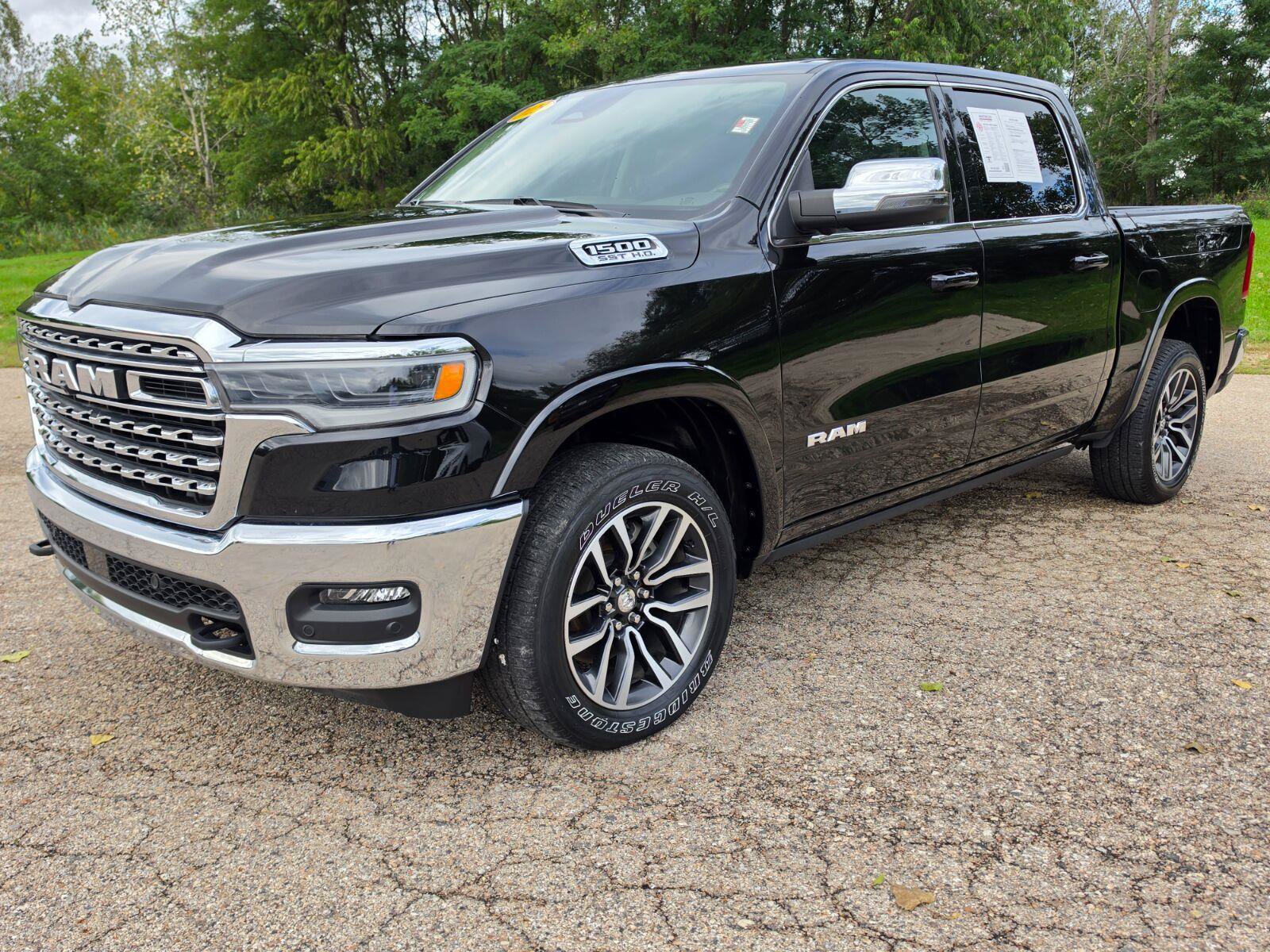Used 2025 RAM 1500 Limited AWD/4WD image 2