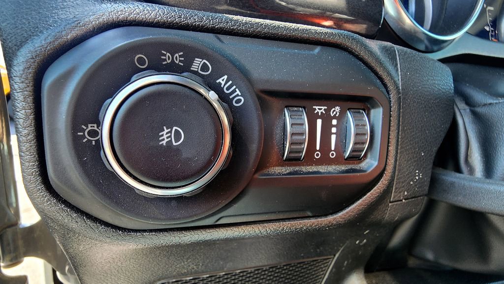 Used 2022 Jeep Wrangler Unlimited Rubicon w/ Trailer Tow Package image 26