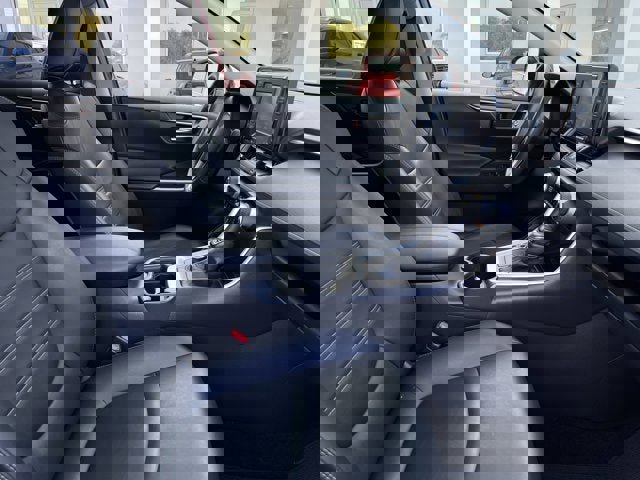 Used 2021 Toyota RAV4 XLE Premium w/ Carpet Mat Package (TMS) image 27