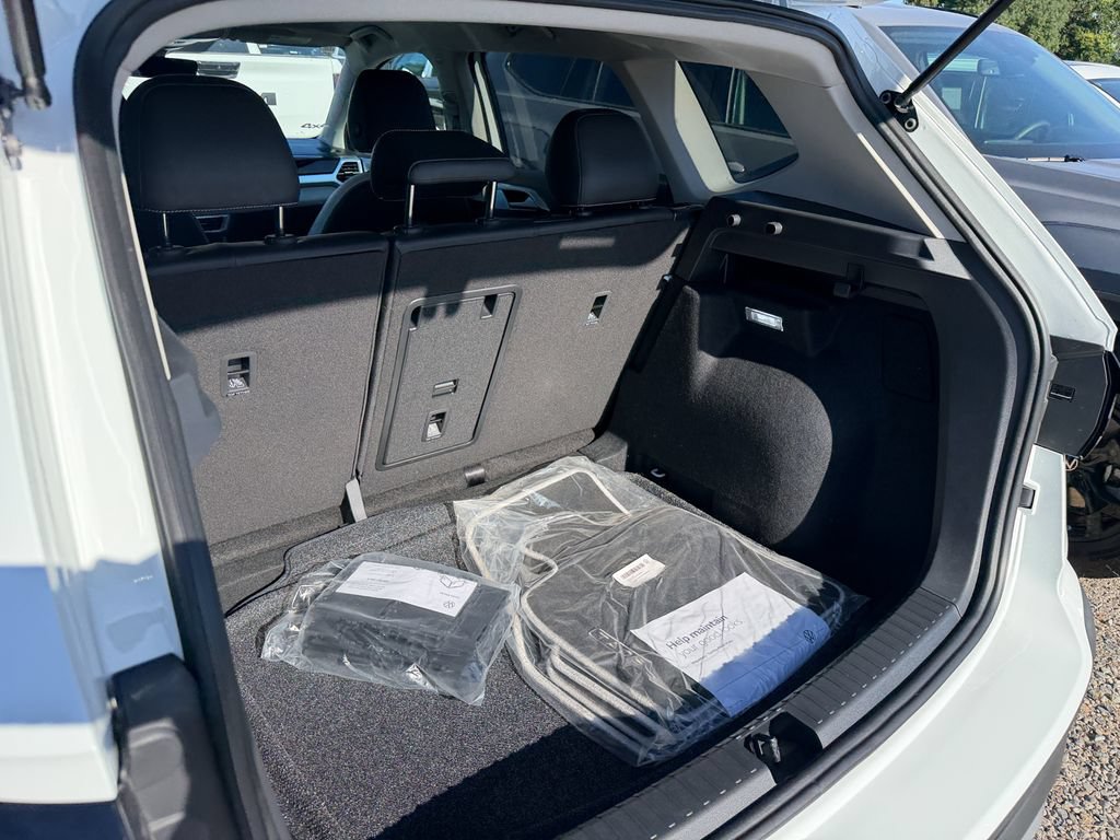 New 2026 Volkswagen Taos SE FWD image 23