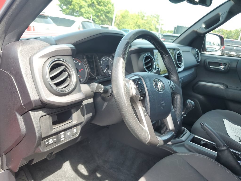 Used 2018 Toyota Tacoma TRD Sport AWD/4WD image 18