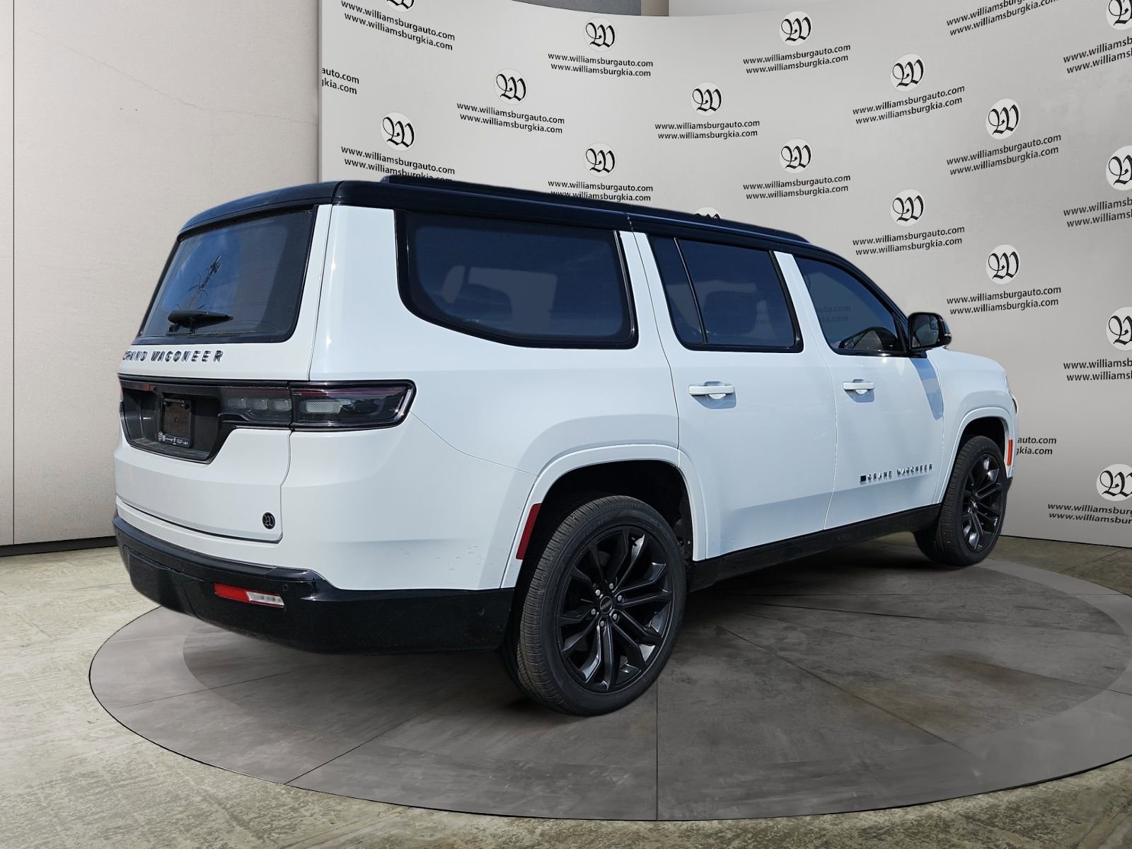 Used 2024 Jeep Grand Wagoneer Series III w/ Quick Order Packagew 28T image 5