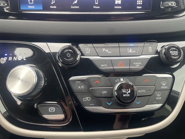 Used 2024 Chrysler Pacifica Touring-L image 28