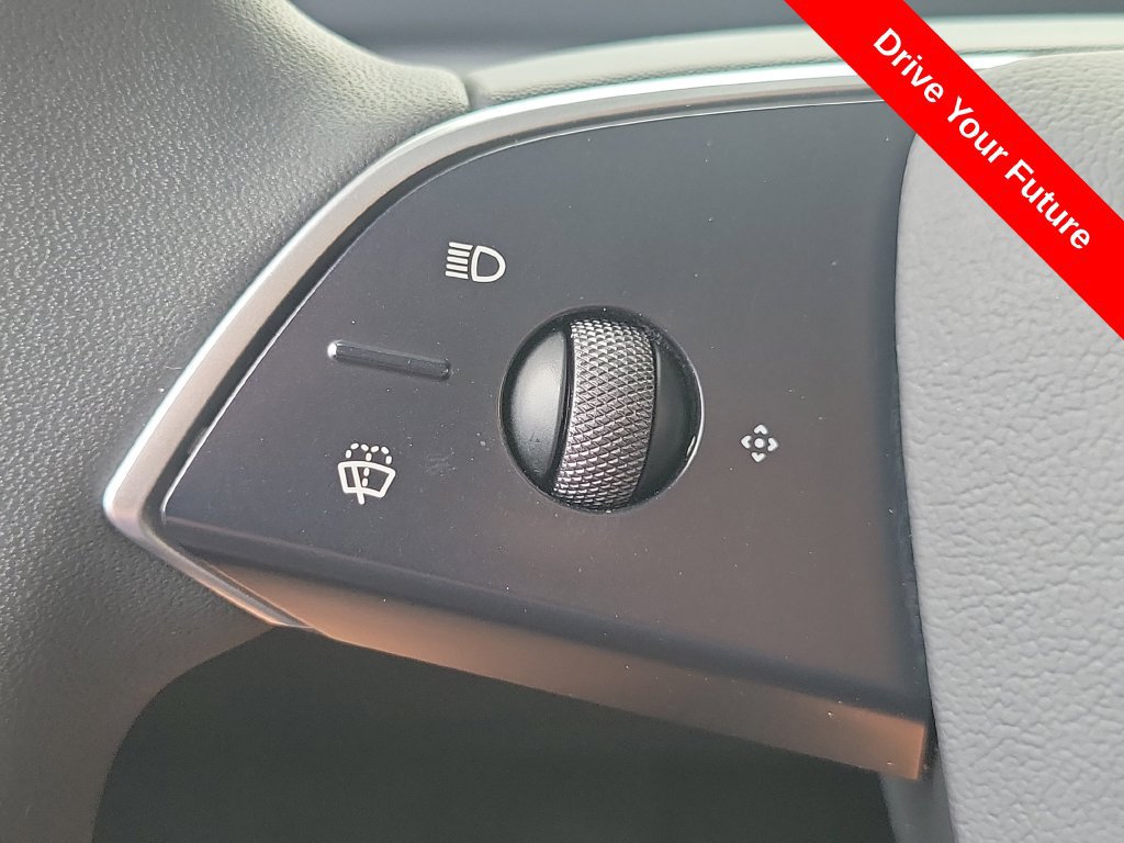 Used 2026 Tesla Model Y 2WD image 5