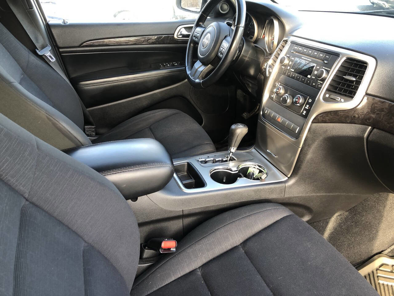 Used 2012 Jeep Grand Cherokee Laredo w/ Laredo E Group image 9