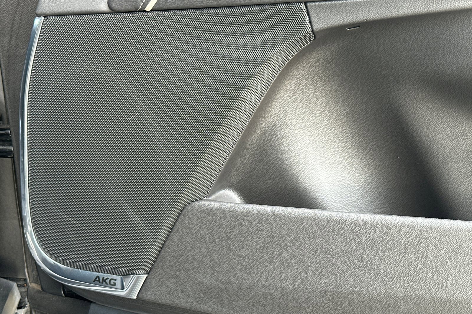 Used 2024 Cadillac Escalade Premium Luxury w/ Performance Package image 24