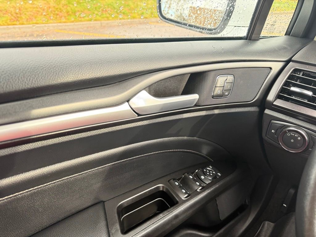 Used 2019 Ford Fusion Titanium image 25