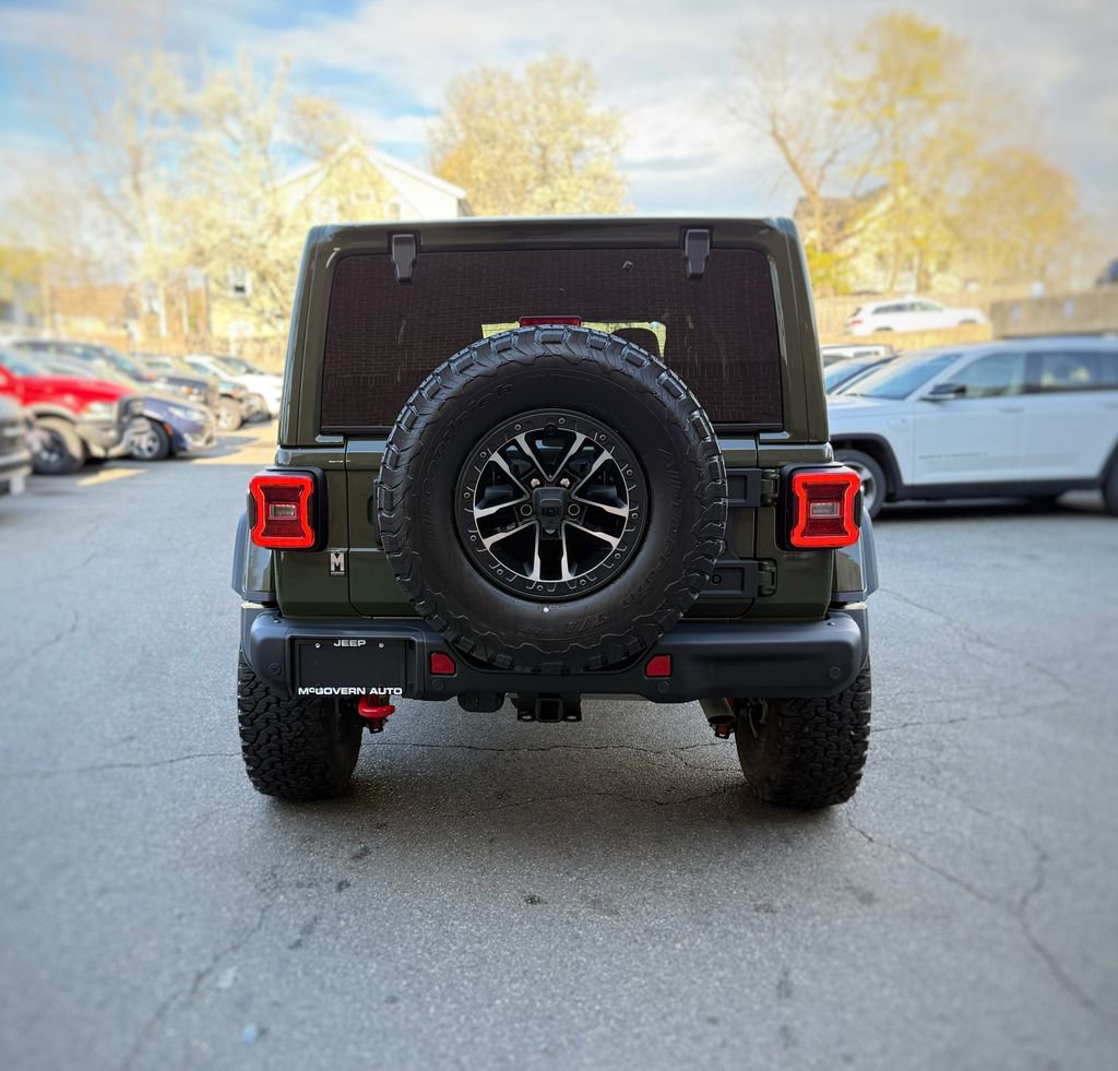 Used 2024 Jeep Wrangler Unlimited Rubicon AWD/4WD image 10