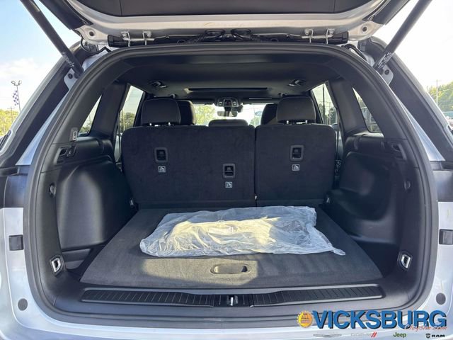 New 2025 Jeep Grand Cherokee Laredo w/ Luxury Tech Group I image 23