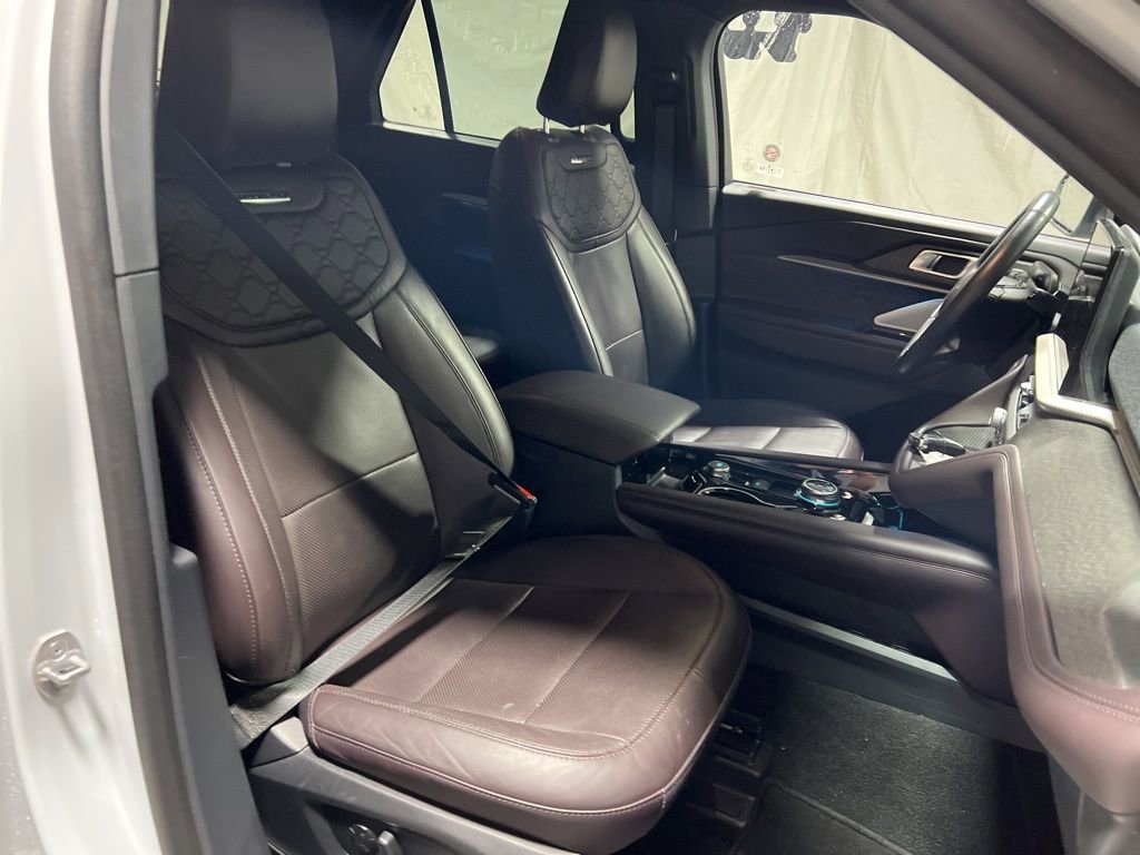 Used 2025 Ford Explorer Platinum w/ LUX Leather Package image 9