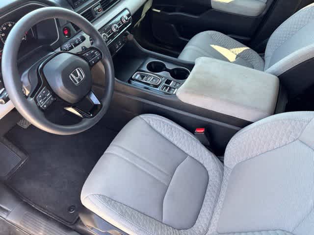 Used 2023 Honda Pilot LX image 9