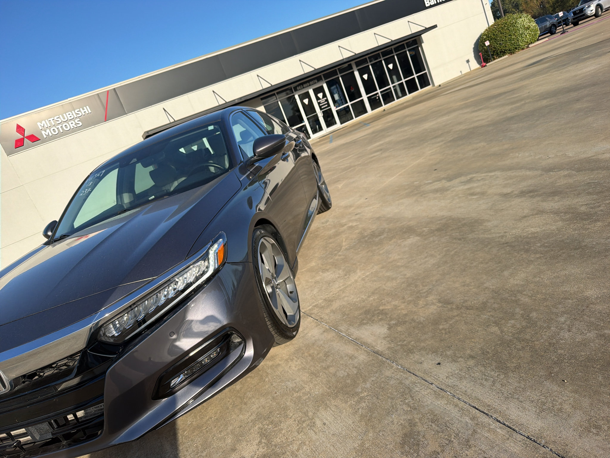 Used 2018 Honda Accord Touring image 1