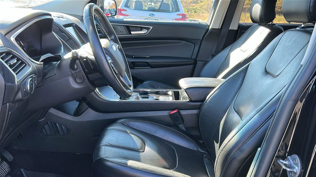 Used 2019 Ford Edge Titanium w/ Equipment Group 301A image 10