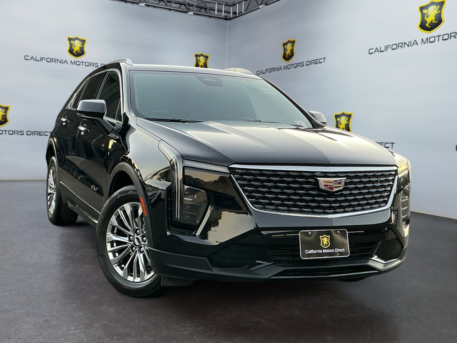 Used 2024 Cadillac XT4 Premium Luxury image 3