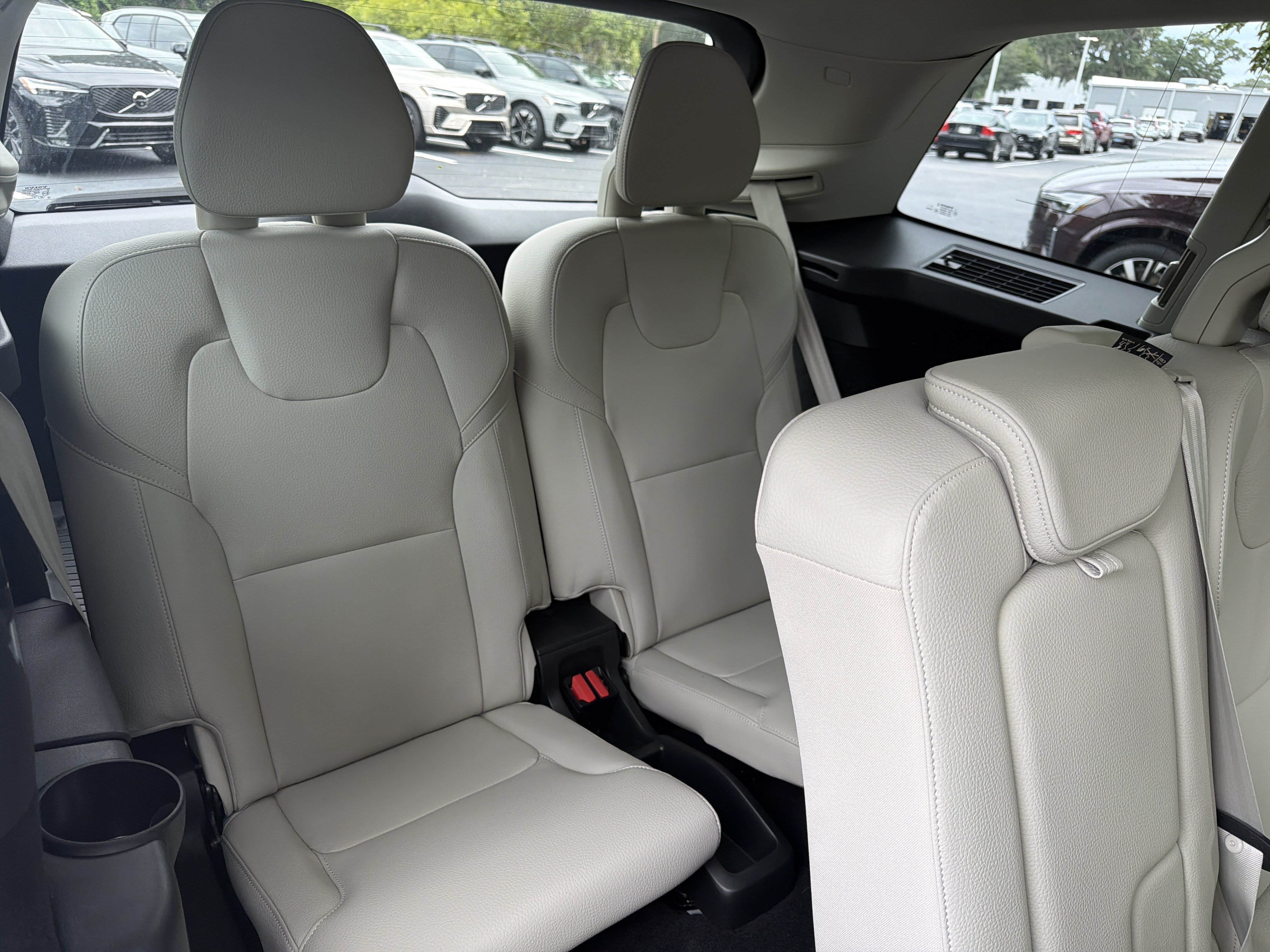Certified 2025 Volvo XC90 B5 Plus w/ Protection Package Premier AWD/4WD image 33