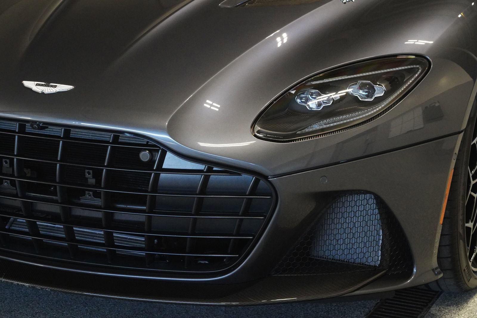 Used 2021 Aston Martin DBS Superleggera RWD image 7
