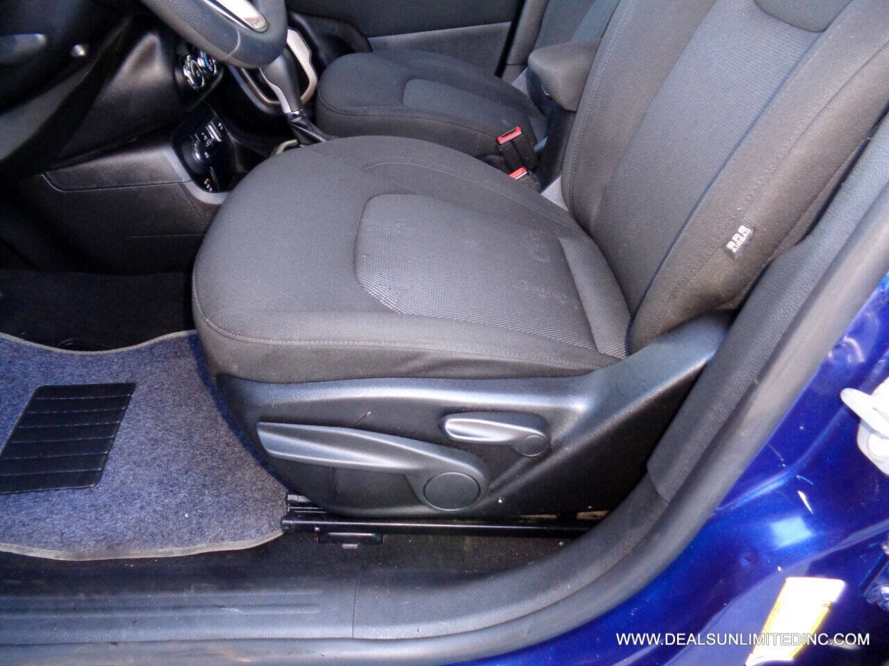 Used 2017 Jeep Renegade Sport w/ Power & Air Group image 8