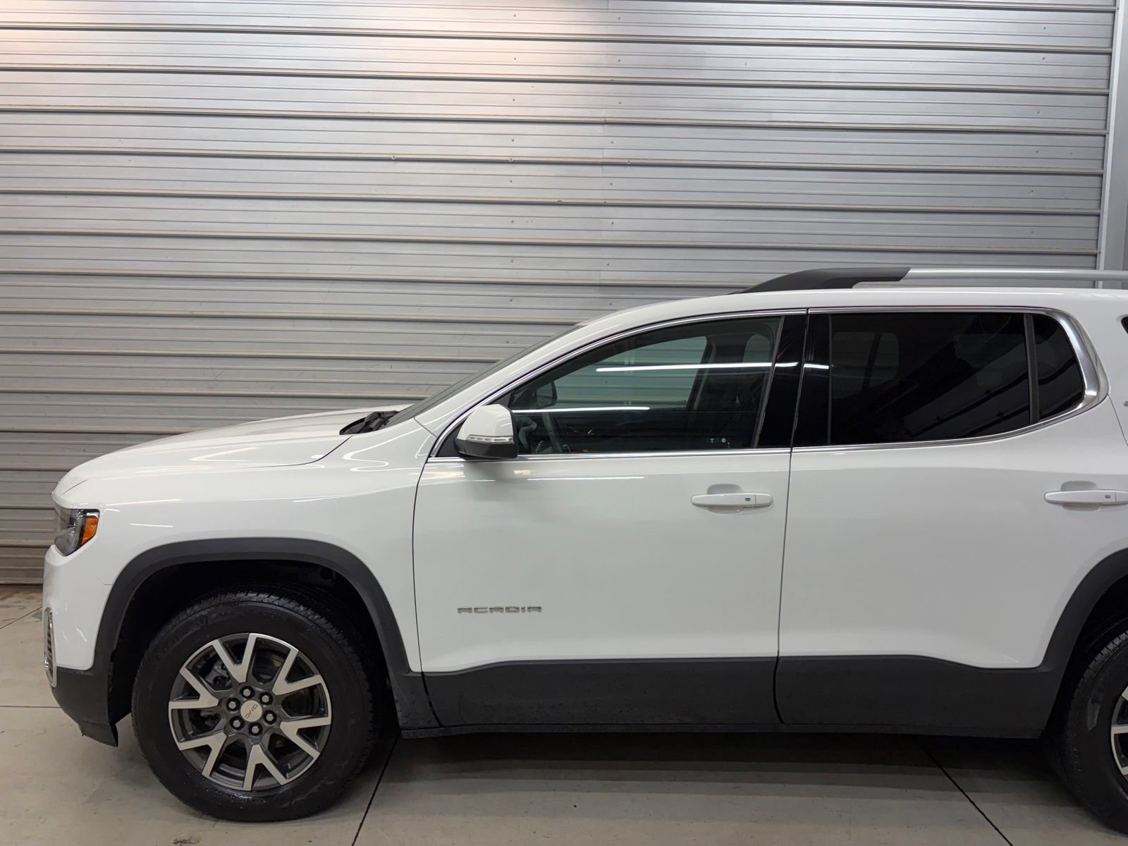 Used 2021 GMC Acadia SLE w/ Driver Convenience Package AWD/4WD image 3