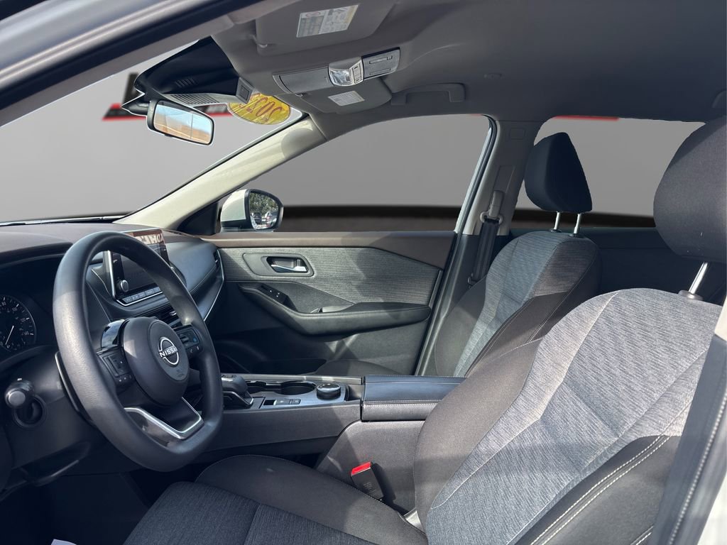 Used 2023 Nissan Rogue SV image 9
