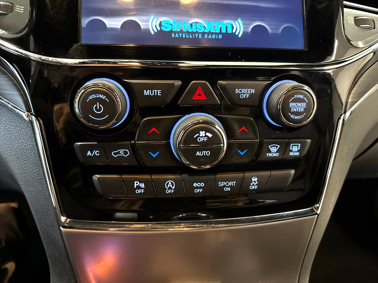 Used 2019 Jeep Grand Cherokee Limited image 16