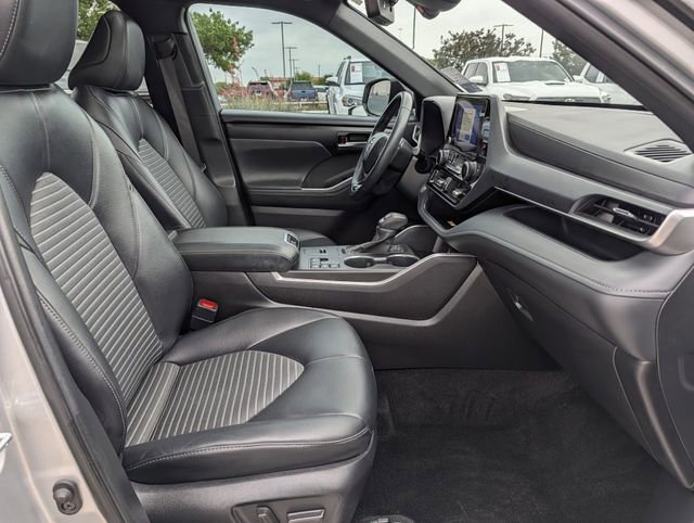 Used 2023 Toyota Highlander XSE image 34
