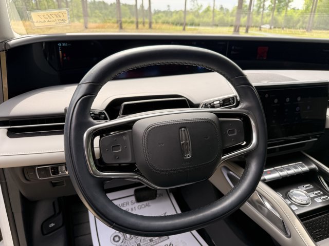 Used 2025 Lincoln Nautilus Reserve image 17