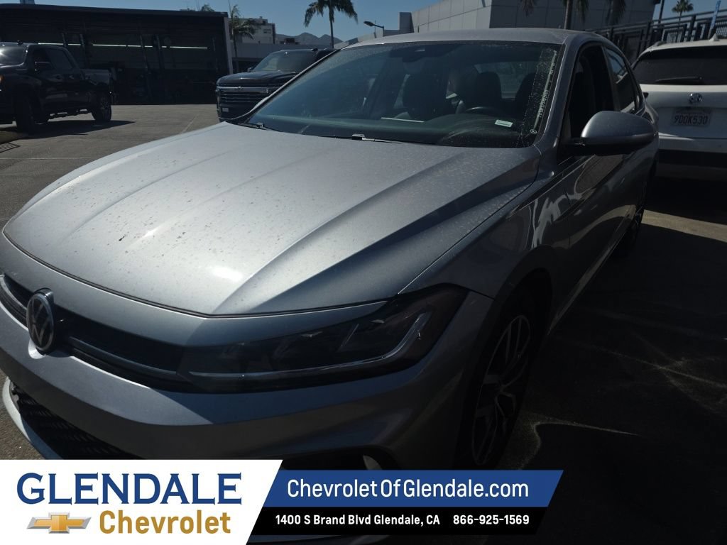 Used 2025 Volkswagen Jetta SE FWD image 2