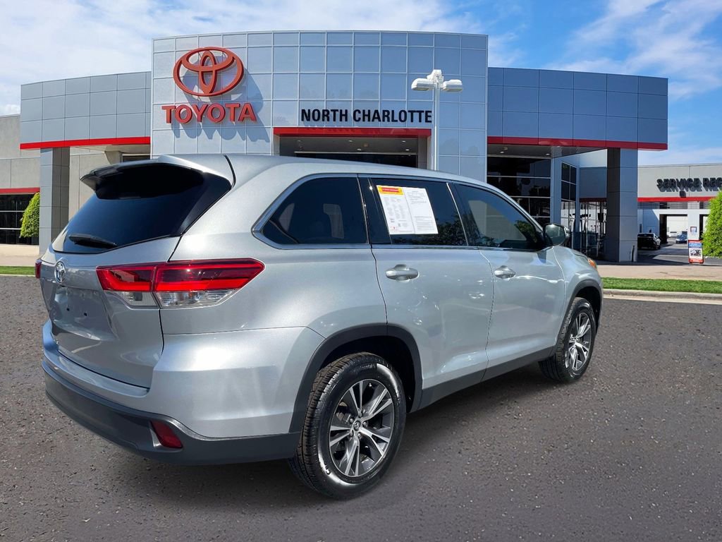 Used 2019 Toyota Highlander LE FWD image 6