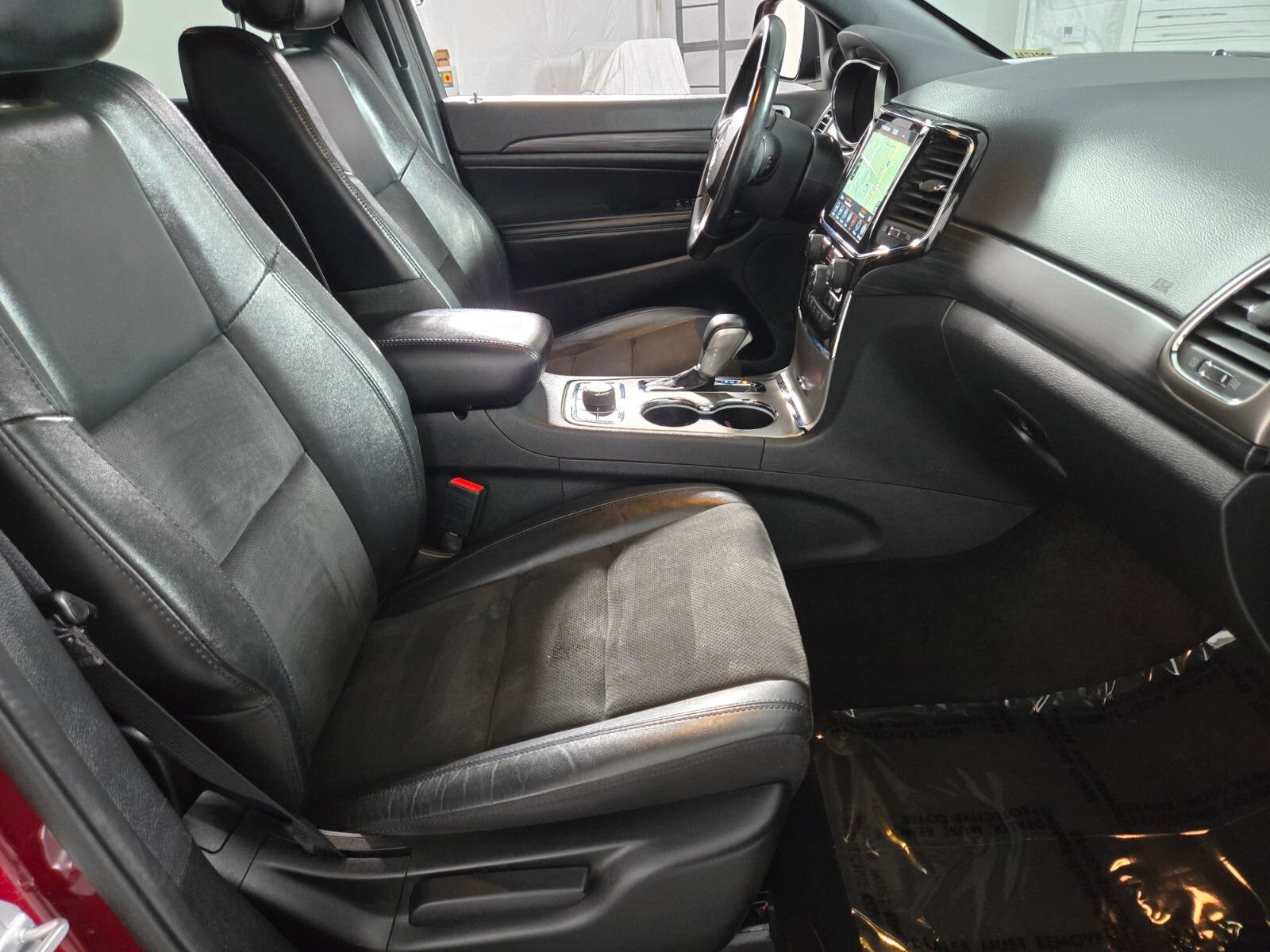 Used 2022 Jeep Grand Cherokee Laredo AWD/4WD image 3