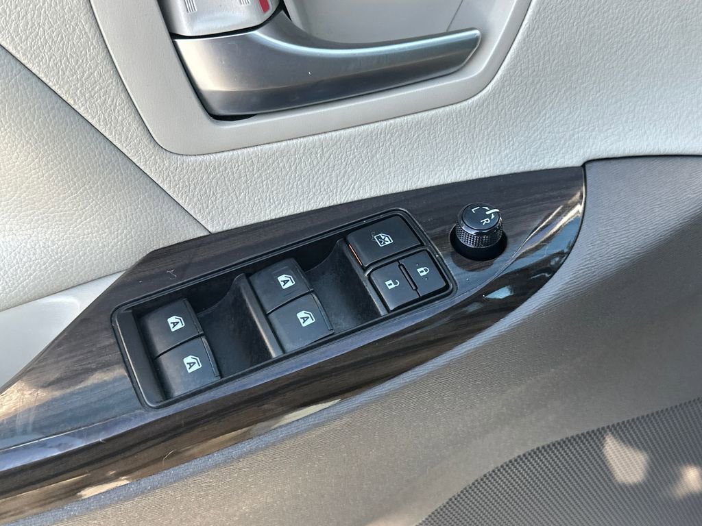 Used 2020 Toyota Sienna XLE Premium image 17