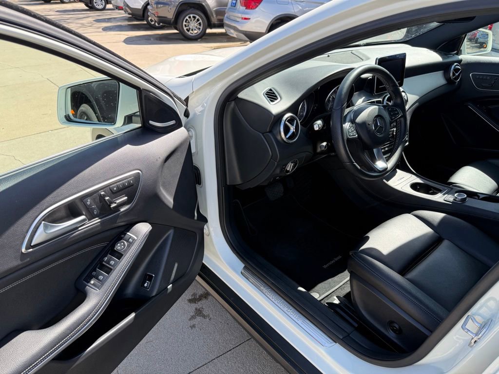 Used 2017 Mercedes-Benz GLA 250 4MATIC image 9