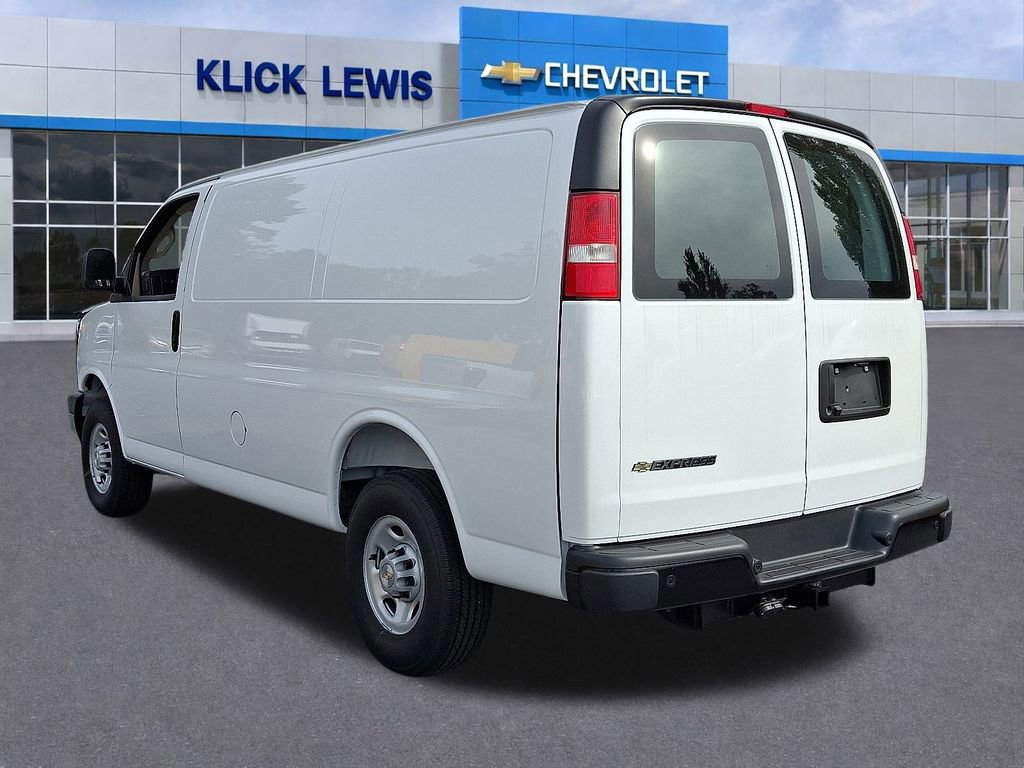 New 2025 Chevrolet Express 3500 w/ Driver Convenience Package video 4