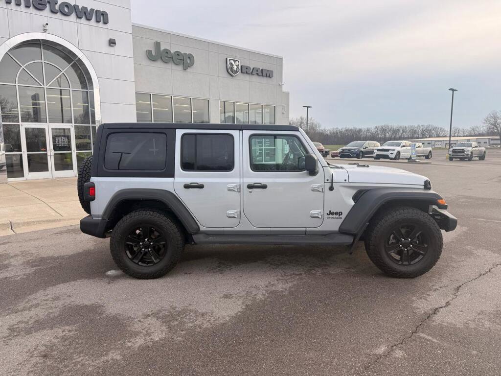 Used 2022 Jeep Wrangler Unlimited Sport AWD/4WD image 2