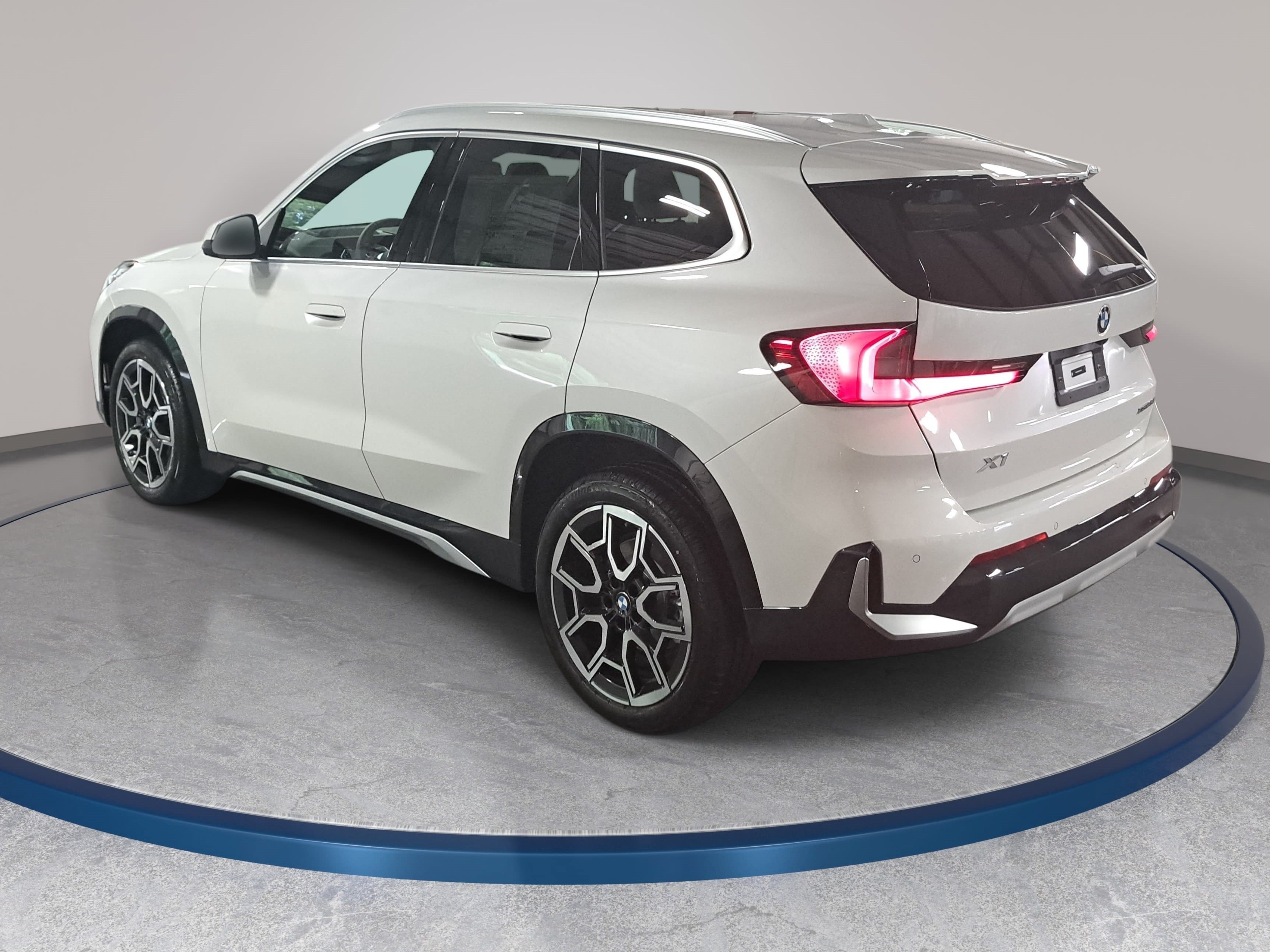 New 2026 BMW X1 xDrive28i w/ Technology Package AWD/4WD image 7