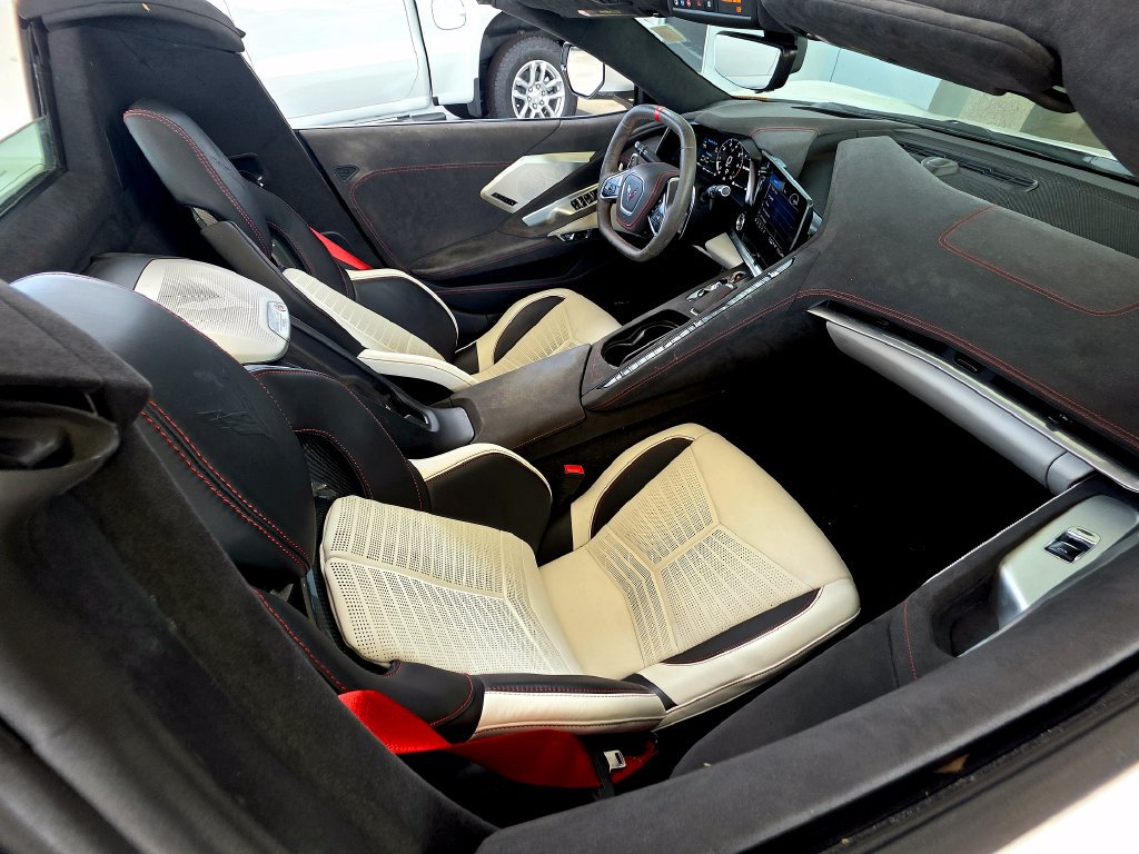 Used 2023 Chevrolet Corvette Stingray Premium Conv w/ Z51 Performance Package RWD image 21