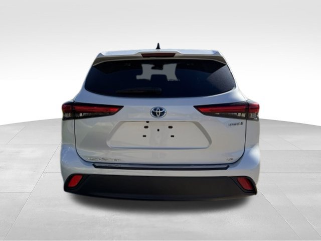 Used 2022 Toyota Highlander LE AWD/4WD image 7