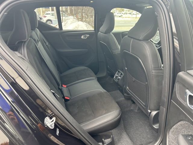 Used 2025 Volvo XC40 B5 Plus image 13