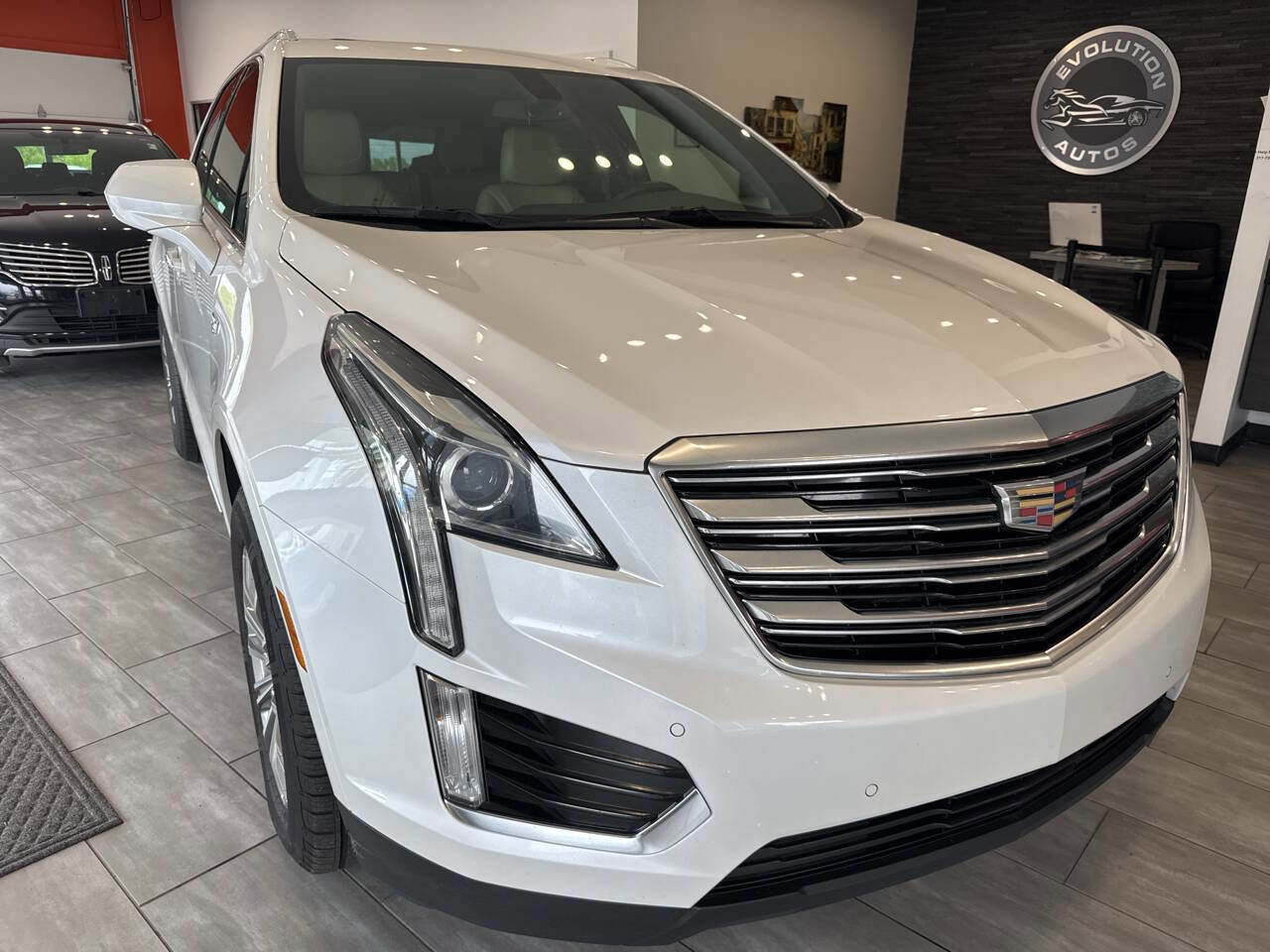 Used 2017 Cadillac XT5 Luxury AWD/4WD image 1