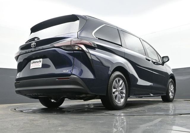 Used 2026 Toyota Sienna XLE AWD/4WD image 27