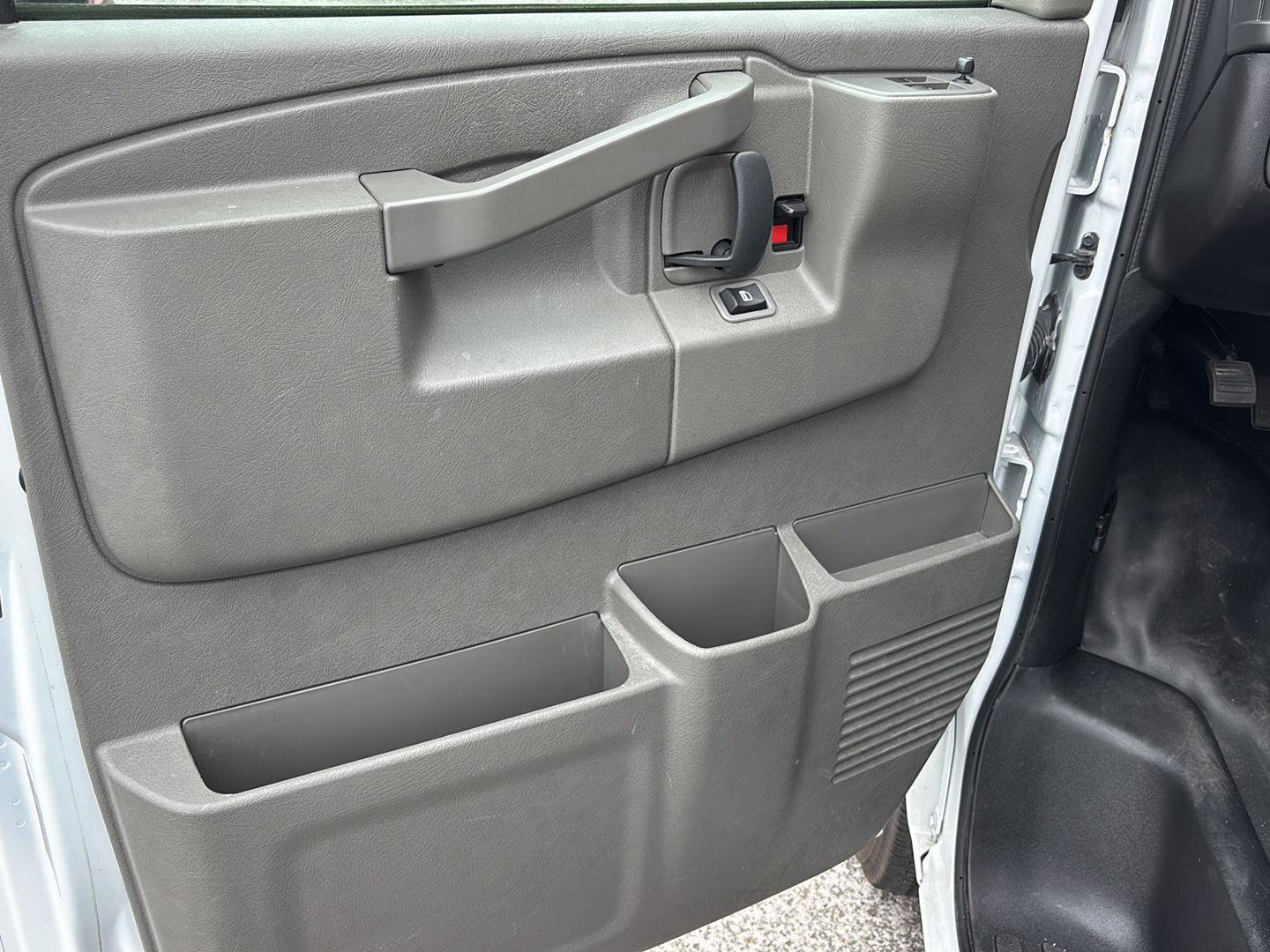 Used 2024 Chevrolet Express 2500 w/ Driver Convenience Package RWD image 14